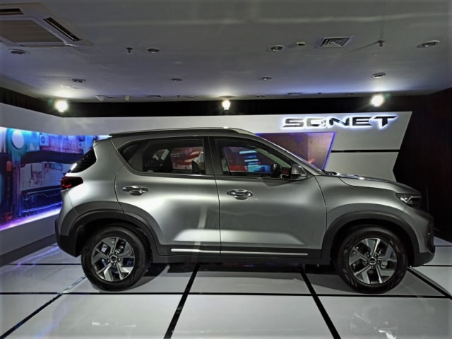 Jadi SUV Kompak Paling Terjangkau, Ini Fitur Andalan KIA Sonet Varian Teratas (558082)