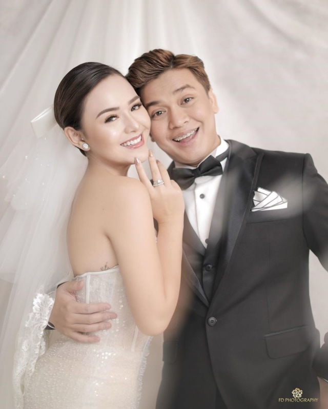 5 Gaya Photoshoot Seleb Pacaran Layaknya Prewedding, Bikin Netizen Baper (38291)