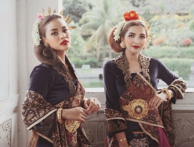 Awet Muda, 5 Seleb Ini Terlihat Seumuran dengan Anaknya saat Pemotretan Bareng (378048)
