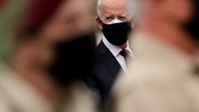 Presiden terpilih AS Joe Biden, menghadiri peringatan Hari Veteran di Philadelphia, Pennsylvania, Amerika Serikat, Rabu (11/11). Foto: Jonathan Ernst/REUTERS
