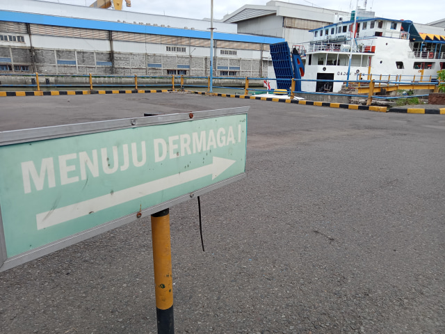 Lengangnya penyeberangan kapal Surabaya-Madura. Bahkan rata-rata hanya ada 20 orang yang naik kapal dalam sekali perjalanan. Foto-foto: Masruroh/Basra﻿﻿