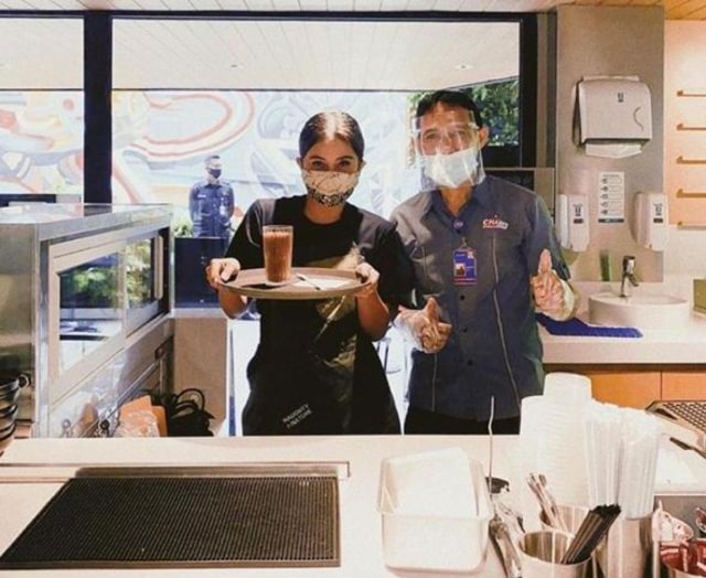 Awkarin Umumkan Dirinya Akan Bekerja Sebagai Barista Kopi Dan Terima Gaji Umr Kumparan Com Awkarin Umumkan Dirinya Akan Bekerja Sebagai Barista Kopi Dan Terima Gaji Umr Kumparan Com