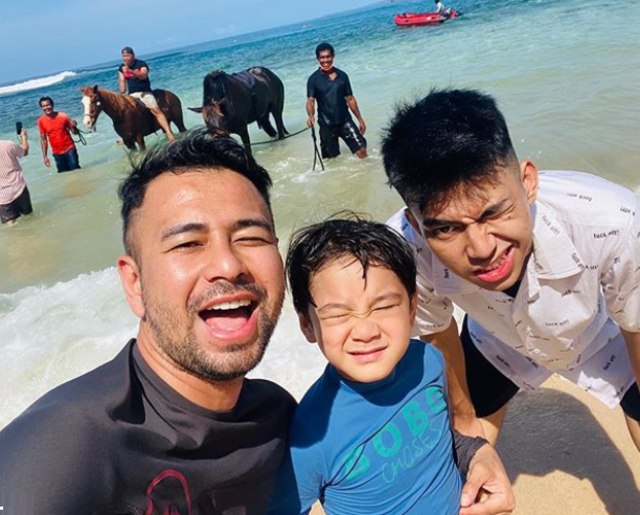 7 Potret Keluarga Raffi Ahmad saat Berlibur Ke Sumba (601969)