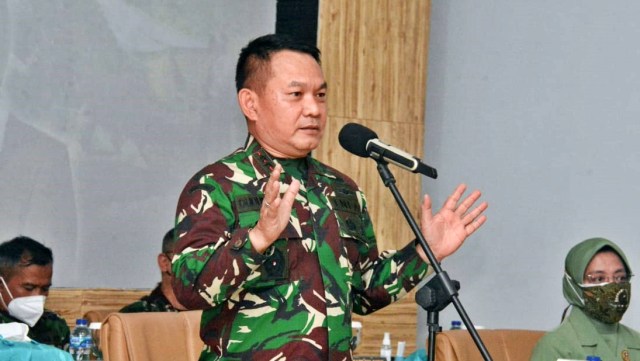 Pangdam Jaya Mayjen Dudung Abdurachman kunjungi Yonzikon 11 di Matraman, Jakarta Timur. Foto: TNI AD