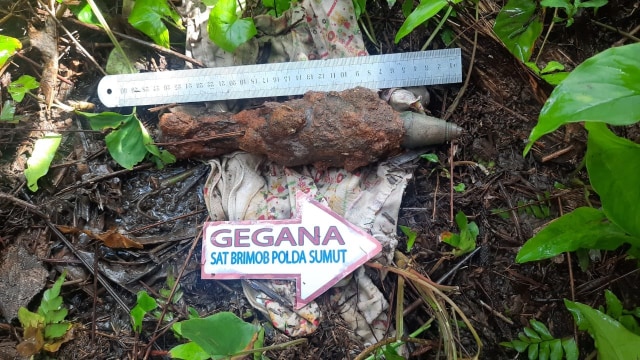 Tim Jibom Polda Sumut Hancurkan Temuan Mortir di Ladang Perkebunan Warga (63718)