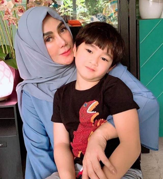 7 Potret Rafathar Bersama Sang Nenek, Amy Qanita (388801)
