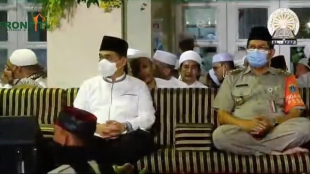 Wagub DKI Riza Patria dan Walikota Jaksel menghadiri peringatan Maulid Nabi di Tebet. Foto: Screen shoot Front TV