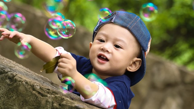 Benda berbentuk apa saja yang terdapat dalam teks bermain gelembung sabun