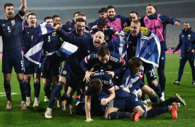 Skotlandia berhasil lolos ke Piala Eropa 2020 setelah mengalahkan Serbia dalam drama adu pinalti 4-5. Jumat (13/11). Foto: Reuters