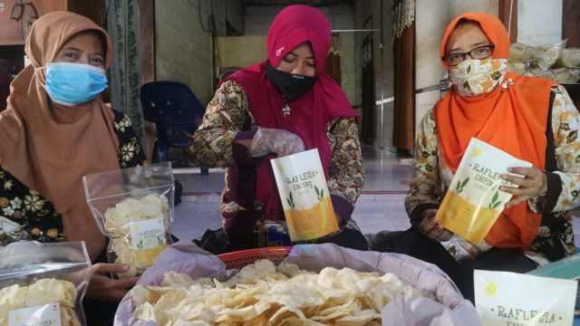 Emping Garut 'Raflesia', produksi warga Desa Ngasem Kecamatan Ngasem Kabupaten Bojonegoro