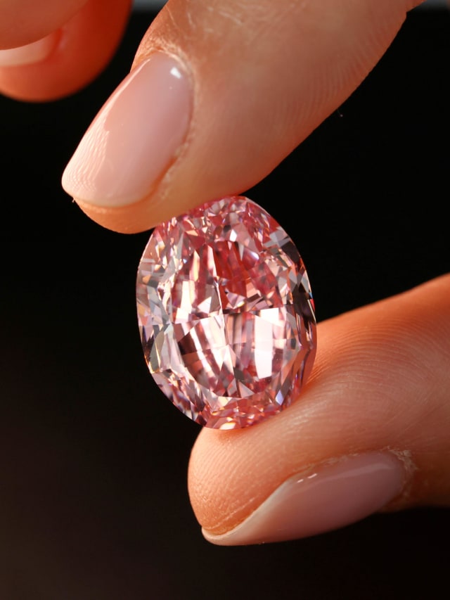 Melihat Penampakan Berlian Pink Langka yang Laku Dilelang Rp 357 Miliar (363304)