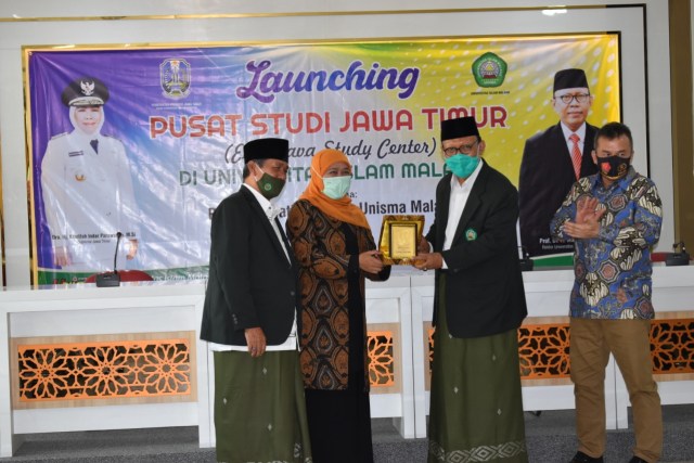 Khofifah Resmikan Pusat Studi Jawa Timur di Universitas Islam Malang (279848)