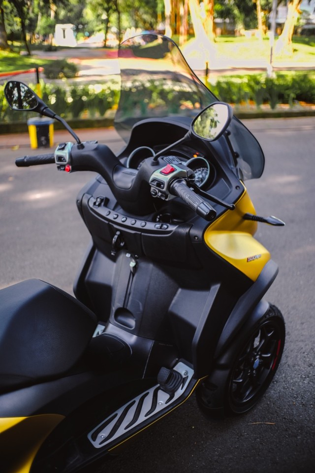 Foto: Lebih Dekat dengan Piaggio MP3 500 HPE, Skutik Canggih Beroda 3 (85210)