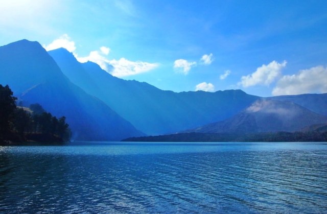 Danau Segara Anak dan Gunung Baru Jari, TN Gunung Rinjani (2012). Foto: Har;ey Sastha