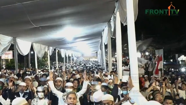 Habib Rizieq Tersangka Kasus Kerumunan di Petamburan (2)
