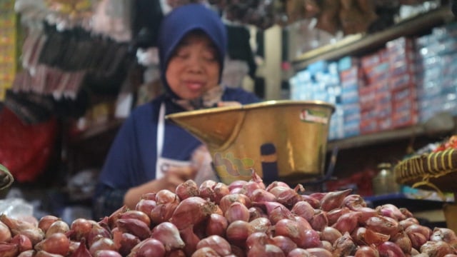 Musim Penghujan, Harga Bawang dan Cabai di Pasar Bojonegoro Berangsur Naik (82270)