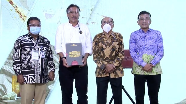 Guru Besar ITB Luncurkan Buku Geologi Indonesia, Ditulis Selama 10 Tahun (102585)