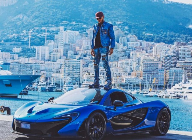 Berita Populer: Koleksi Mobil Lewis Hamilton, Mobil Terlaris Honda Oktober 2020 (255303)