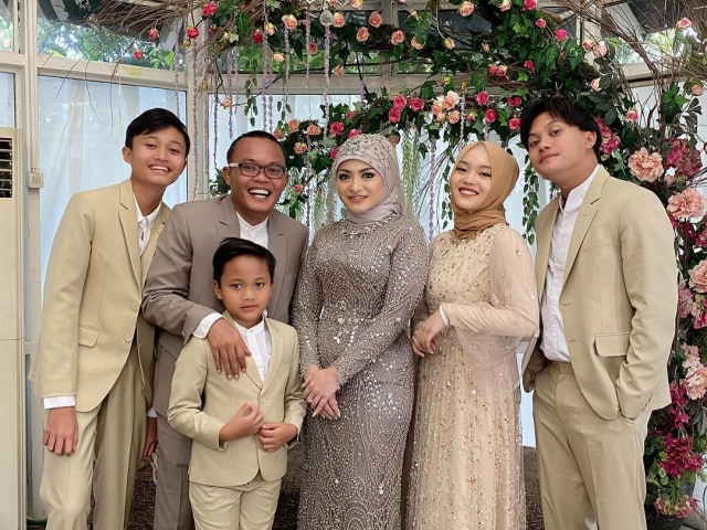 Nathalie Holscher Posting Foto Bareng Sule dan Anak-anak: Lengkap Kebahagiaanku (43127)