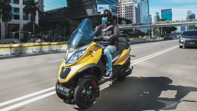 First Ride Piaggio MP3 500 HPE: Sensasi Asik Berbelok Motor Tiga Roda (25280)