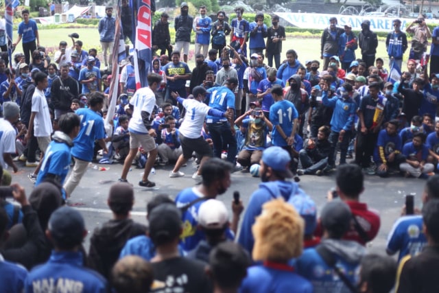 Foto: Aremania Tolak Dualisme (9434)