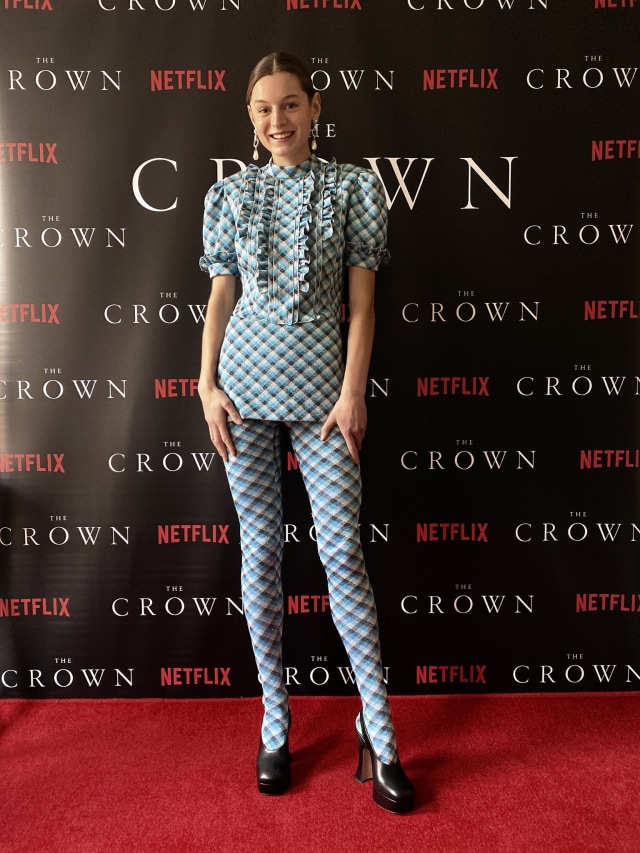 Mengintip Gaya Busana Para Pemain The Crown Season 4 saat Premier Virtual (51726)