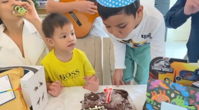 7 Potret Perayaan Ulang Tahun Juna, Putra Titi Kamal dan Christian Sugiono (108579)