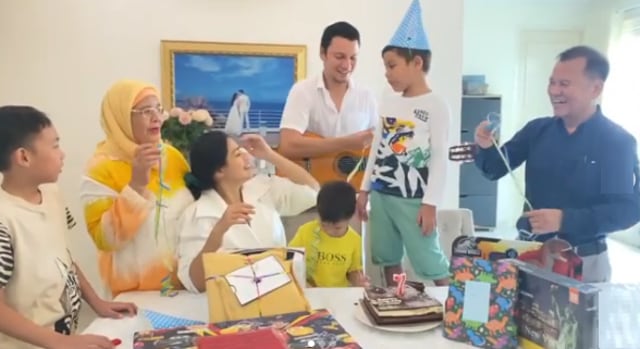 7 Potret Perayaan Ulang Tahun Juna, Putra Titi Kamal dan Christian Sugiono (108580)