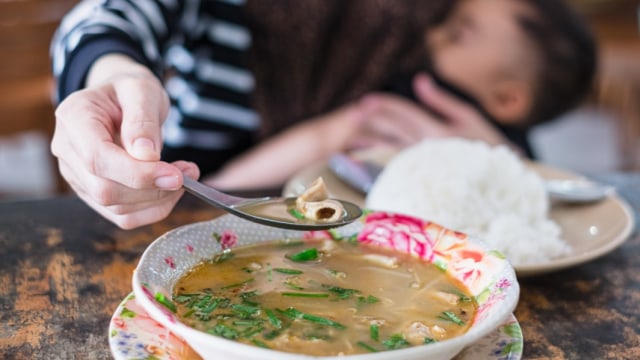 Kata Ahli Tentang Makanan yang Dilarang untuk Ibu Menyusui