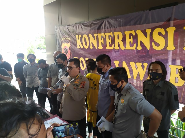 2 Emak-emak di Bandung Tipu Perusahaan Pakaian Bermodus Transfer Fiktif (10439)