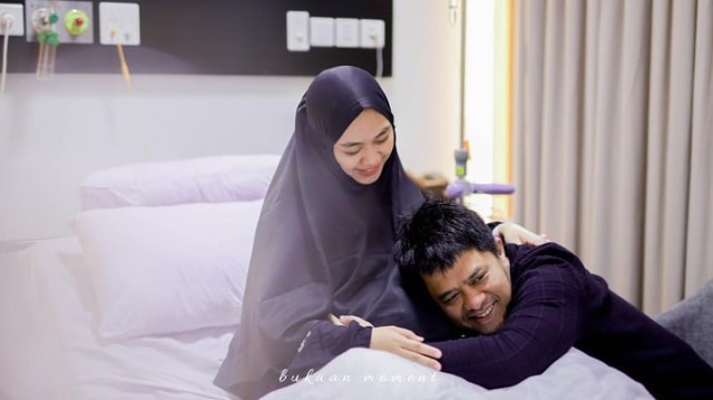 Penuh Haru, 10 Momen Oki Setiana Dewi Melahirkan Anak Ke-4 (200465)