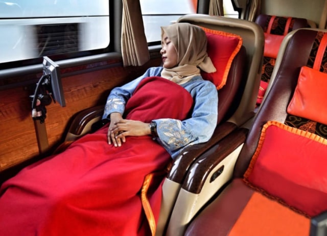 Posisi Duduk Bus di Atas Ban Bikin Cepat Mual, Benarkah? (54265)