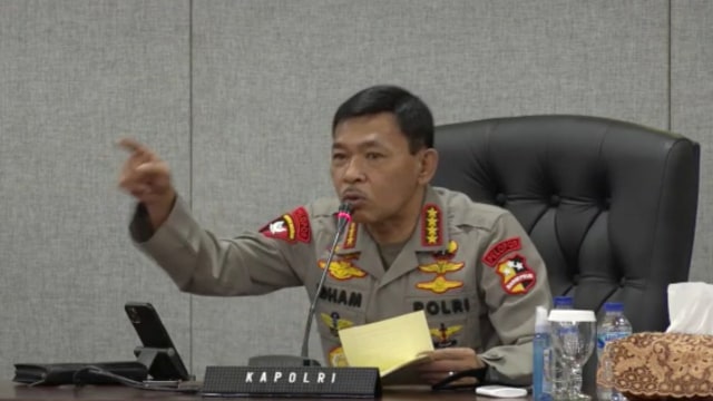 Kapolri Jenderal Pol Idham Azis saat menggelar video conference dengan para Kapolda bahas Pilkada Serentak 2020. Foto: Dok. Istimewa
