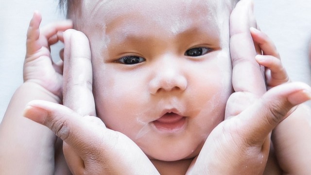 Bolehkah Wajah Bayi Diberi Bedak? (12041)