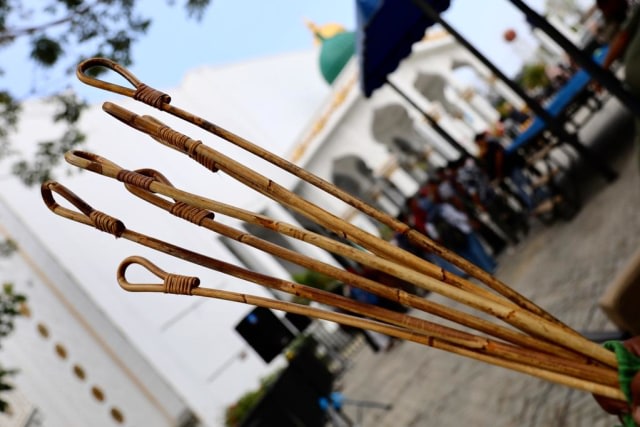 Rotan yang digunakan untuk eksekusi hukuman cambuk di Aceh. Foto: Suparta/acehkini