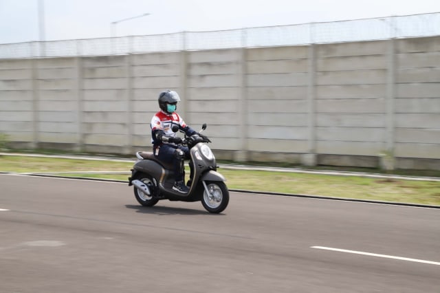 Test ride motor matik all new Honda Scoopy. Foto: dok. AHM