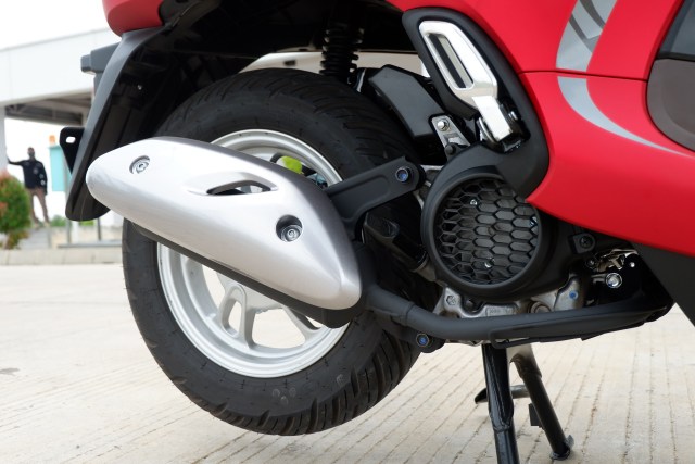 Menguji Kelincahan dan Akomodasi Honda Scoopy Baru, Bagasinya Muat Apa Saja? (48865)
