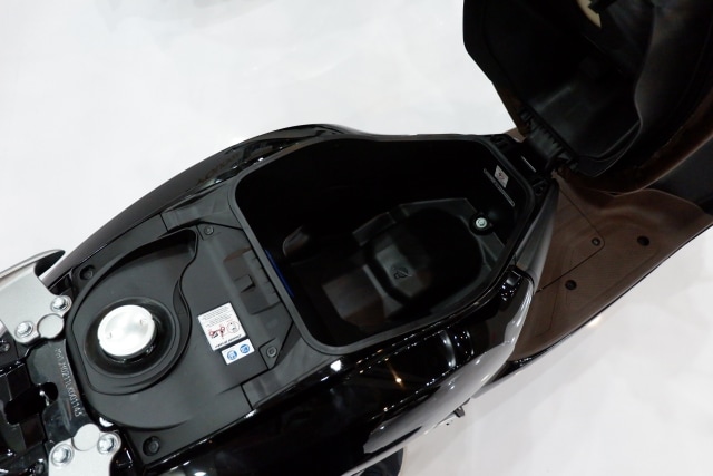 Menguji Kelincahan dan Akomodasi Honda Scoopy Baru, Bagasinya Muat Apa Saja? (48870)