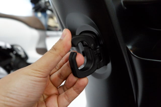 Menguji Kelincahan dan Akomodasi Honda Scoopy Baru, Bagasinya Muat Apa Saja? (48876)