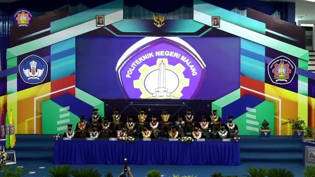 Jajaran senat Politeknik Negeri Malang (Polinema) saat melaksanakan sidang wisuda secara offline.