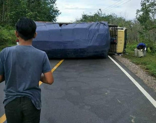 Kecelakaan lalu lintas di di Jalan Sintang-Nanga Pinoh, Desa Laman Raya, Kecamatan Sungai Tebelian. Foto: Dok. Polres Sintang