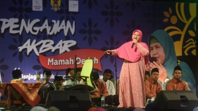 Profil Mamah Dedeh Pendakwah Kondang Yang Positif Virus Corona Kumparan Com Profil Mamah Dedeh Pendakwah Kondang Yang Positif Virus Corona Kumparan Com