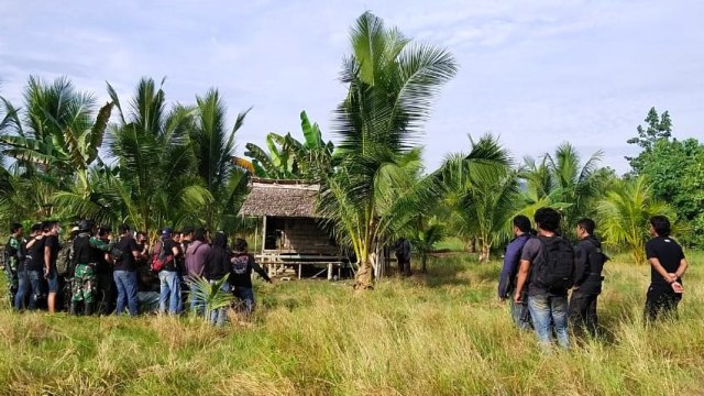 Pengejaran 2 DPO MIT Poso di Desa Bolano Barat, Kecamatan Bolano, Kabupaten Parigi Moutong, Sulteng, Selasa (17/11). Foto: Istimewa