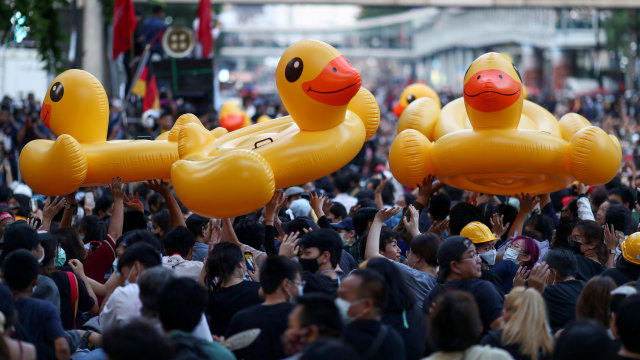 Sehari Usai Demo Paling Ricuh, Massa Kembali Turun ke Jalanan Bangkok (240660)