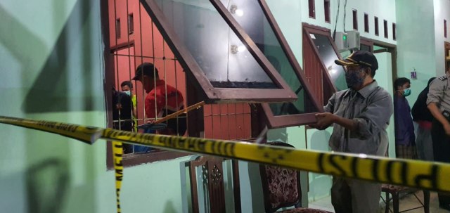 Penemuan tulang manusia di rumah kontrakan di Jalan Kopral Daman RT1/3, Kelurahan Sawangan Baru, Kecamatan Sawangan, Depok Foto: Dok. kumparan