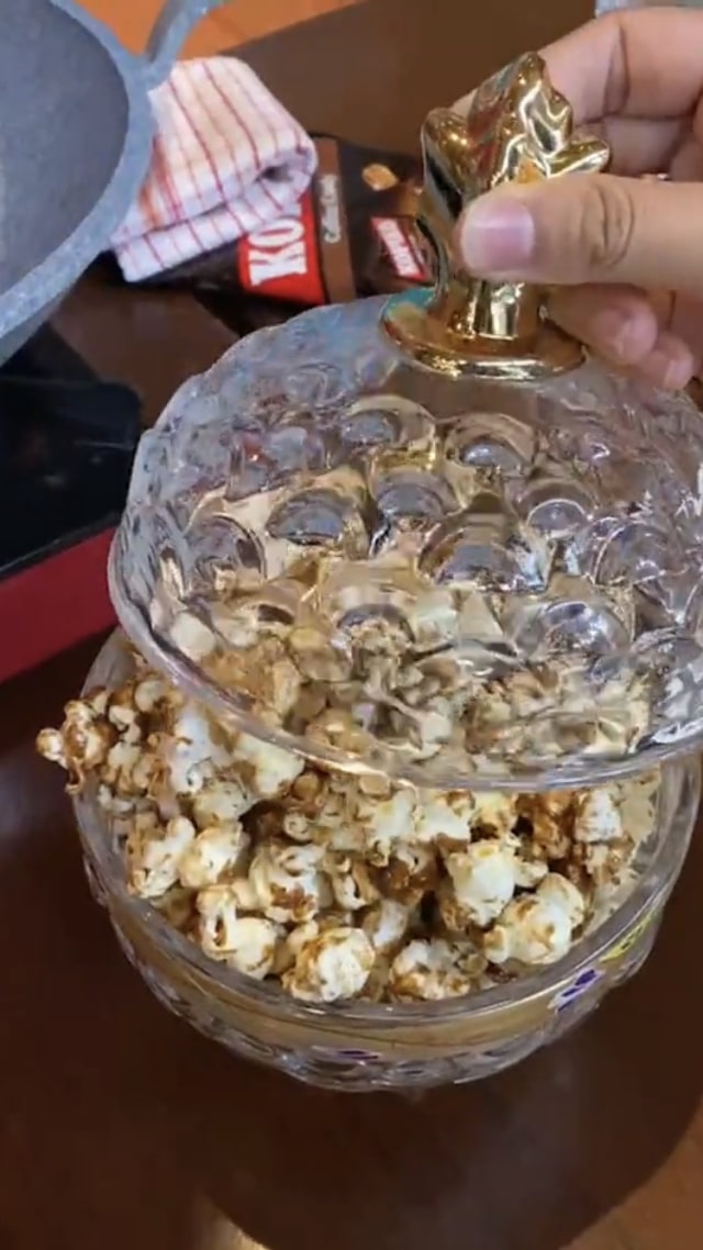 Popcorn Sultan Bikinan Chef Arnold Ditawar Rp 50 Juta oleh Hotman Paris (116166)