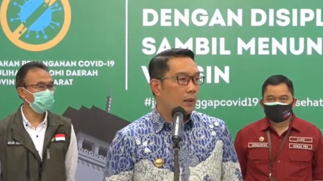 Gubernur Jawa Barat Ridwan Kamil memberikan keterangan pers Gedung Sate, Bandung, Kamis (19/11).  Foto: Youtube/@Humas Jabar