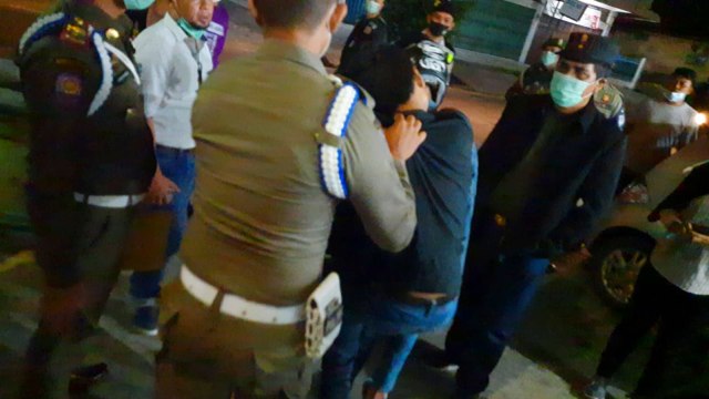 Terjaring Razia, ABG 16 Tahun di Pekanbaru Tanpa Busana Bersama Pasangan Gay (46460)
