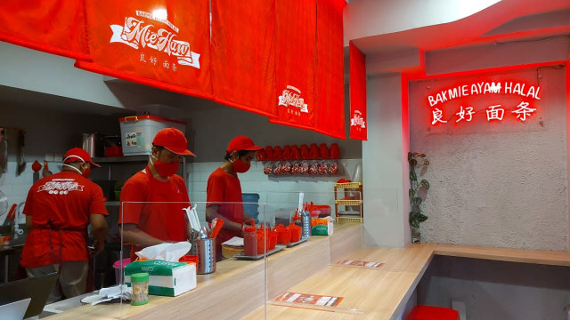 Menikmati Bakmi Ayam Halal ala Kedai Mi Mungil di Jalan Ciranjang (271013)
