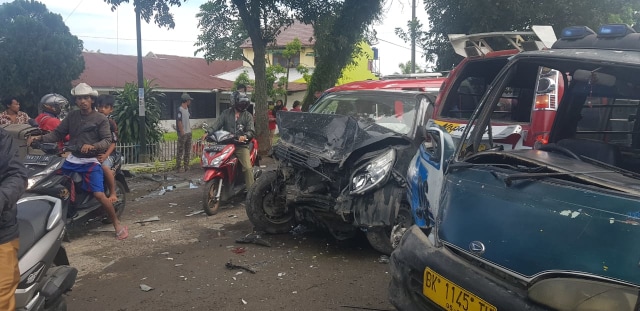 Tabrakan beruntun terjadi di Jalan Asahan, Simalungun. Foto: Istimewa.